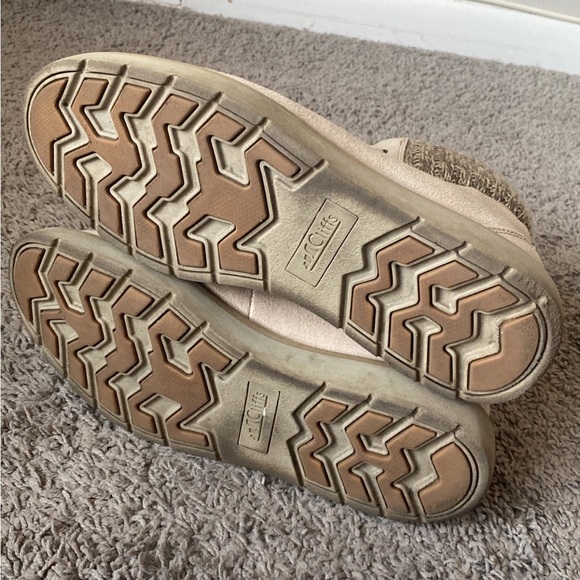 Boots - Picture 3 of 5